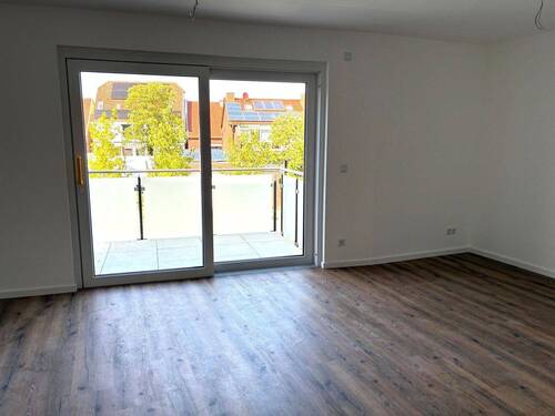 Wohnzimmer Blick auf den Balkon - 
