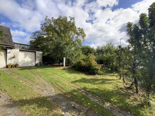 Zufahrt Garage - Einfamilienhaus mit 110,00 m² in Gößweinstein zum Kaufen