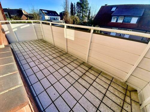 jeweils mit Balkonzugang - 