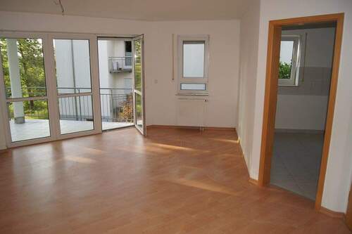 Wohnzimmer - Etagenwohnung mit 75,70 m&sup2; in Plauen zur Miete