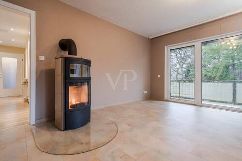 Wohnzimmer mit Kaminofen für gemütliche Stunden - 