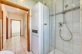 Bad mit Dusche - 