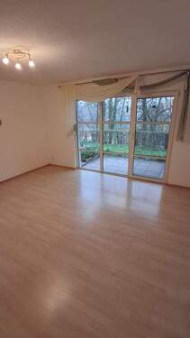Wohnen - Helle 2-Raum Wohnungen mit Einbauküche, Terrasse und Stellplatz