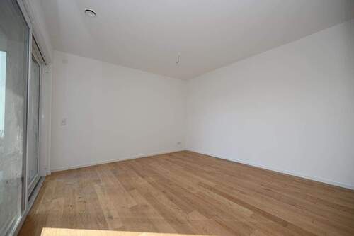 Geräumiges Wohnzimmer - 4 Zimmer Etagenwohnung in Neumarkt