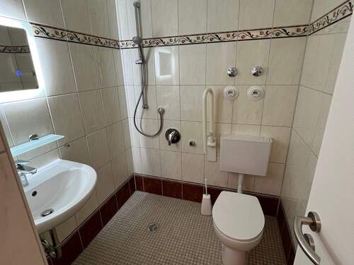 Badezimmer II.jpg - Etagenwohnung mit 66,00 m² in Baden-Baden zur Miete