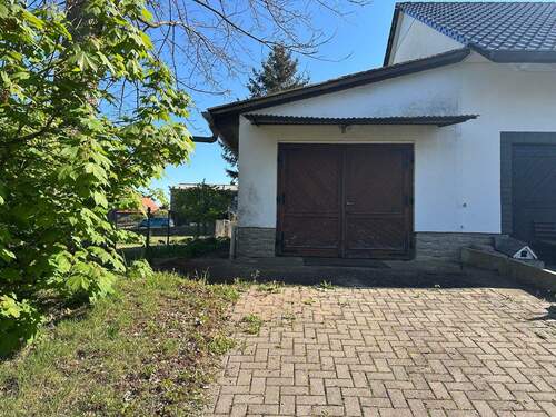 Garage im Nebengebäude - 