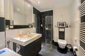Badezimmer mit Dusche - 