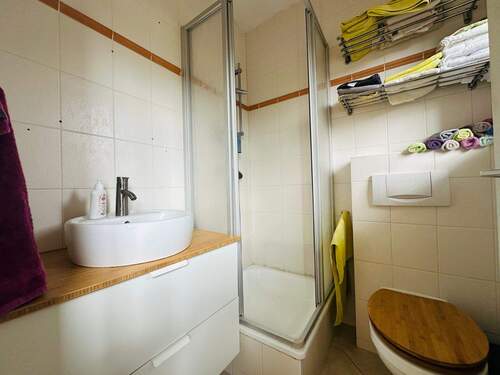 Gäste-WC mit Dusche - 