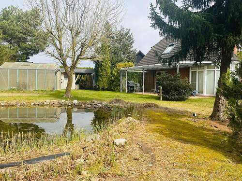 Grundstück mit Gartenteich - 