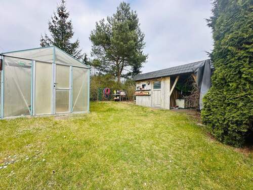 Gewächshaus und Nebengebäude - 