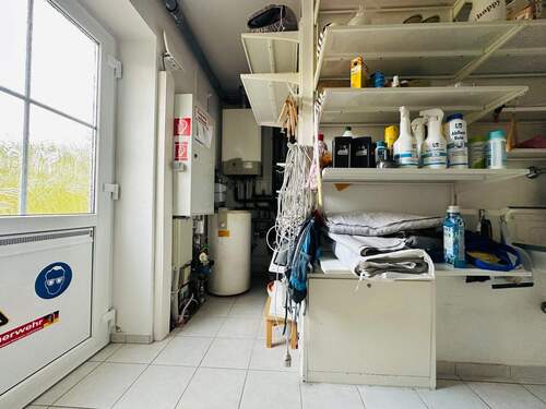 Hauswirtschaftsraum mit Heizungsanlage - 