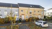 Hausansicht Vorderseite mit Stellplatz - 