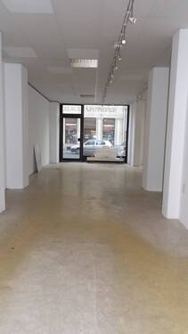 DSCF3829 - Großes Gewerbe mit geräumigen Verkaufsraum, Lagerfenster und Schaufenster