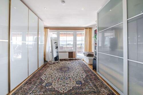 Extragroße Ankleide im Obergeschoss - 