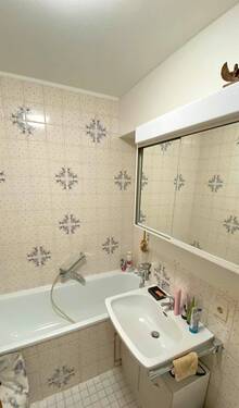 Bad mit Wanne - 