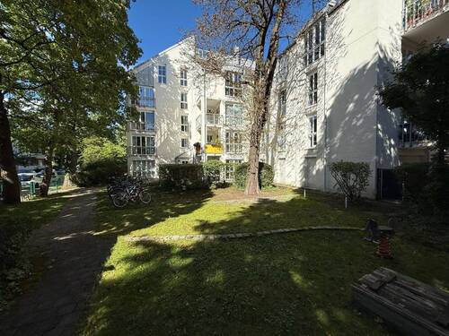 Hausansicht - Nahe der Isar: Ihre charmante 2-Zimmer-Erdgeschosswohnung mit Terrasse in Thalkirchens Stadtoase
