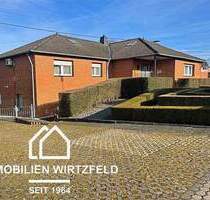 Winkelbungalow mit Gäste-Ferienhaus - Utscheid