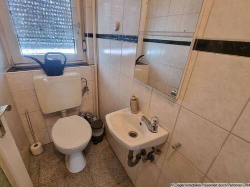 14 Vorderhaus OG Gäste WC - 