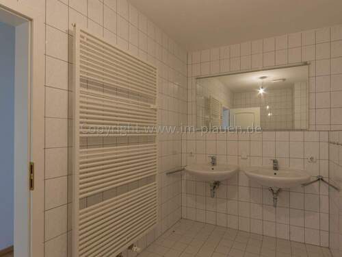 Badezimmer - Etagenwohnung mit 74,40 m&sup2; in Plauen zur Miete