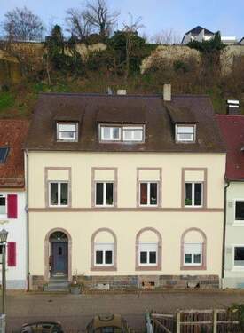 Außenansicht_Drohne.jpg - 1 Zimmer Mehrfamilienhaus, Wohnhaus zum Kaufen in Breisach am Rhein