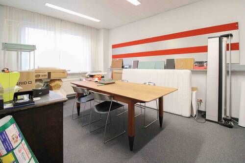 Büroraum - Gewerbeobjekt (Büro, Produktion, Verkauf) in Stuttgart