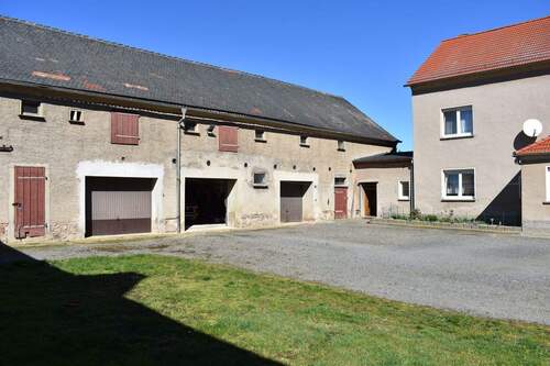 Hausansicht/Nebengelass - 