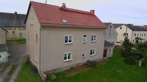 Hausansicht und Grundstück - 7 Zimmer Einfamilienhaus zum Kaufen in Frohburg