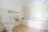 Badezimmer 4.OG Mitte rechts - 