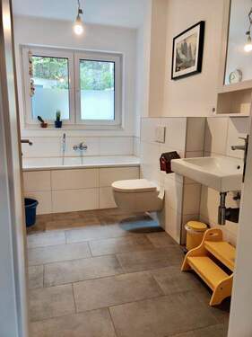 Badezimmer mit Badewanne - 