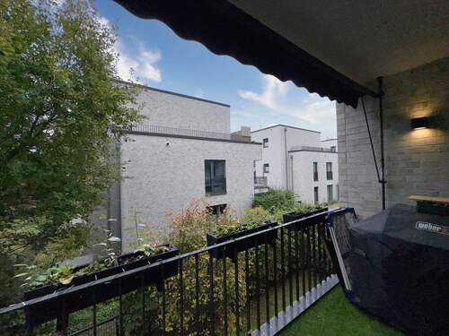 Ruhiger Balkon der zum Grillen einlädt - 