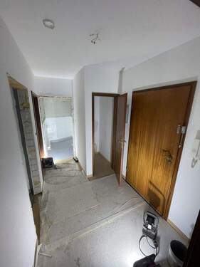 Flur mit Abstellraum - Etagenwohnung mit 68,00 m² in Adendorf zur Miete