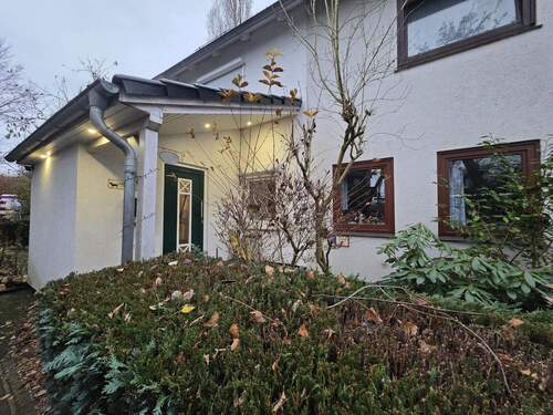 Eingangsbereich - Attraktives Familienidyll: Modernisiertes Mittelreihenhaus in gefragter Lage von Hamburg-Fischbek