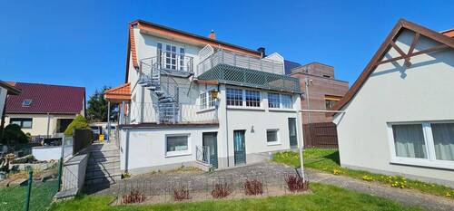 Start - DHH mit 2 WHG, Keller mit TG, Bungalow, Teich, 2 Garagen & Gartenoase in Toplage von Reutershagen
