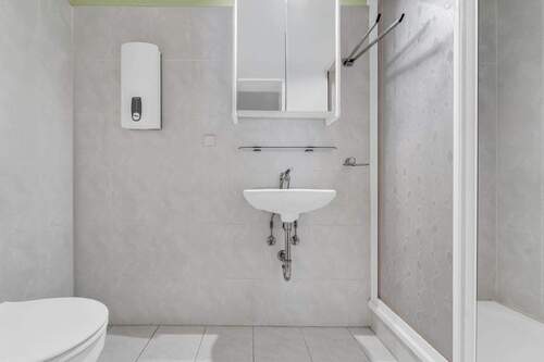 Gäste WC mit Dusche - 