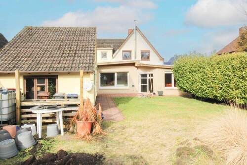 Hinten - 5 Zimmer Einfamilienhaus in Bremen