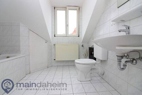 Tageslichtbad mit Wanne - 
