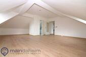 Wohn-Eßzimmer - Gemütliche Dachwohnung Nähe Ringpark mit Festungsblick