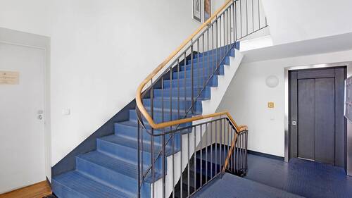 Treppenhaus & Aufzug - 