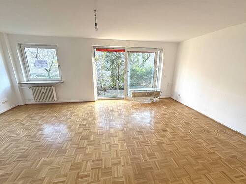 Wohnzimmer mit Terrasse - 3 Zimmer Etagenwohnung zur Miete in Hamburg