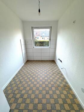 Küche (ist mit einer Einbauküche ausgestattet) - 