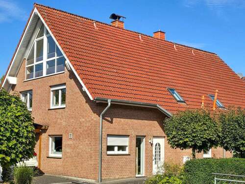 Eingangsansicht - Neuwertig, modern, großzügig und bestens gelegen