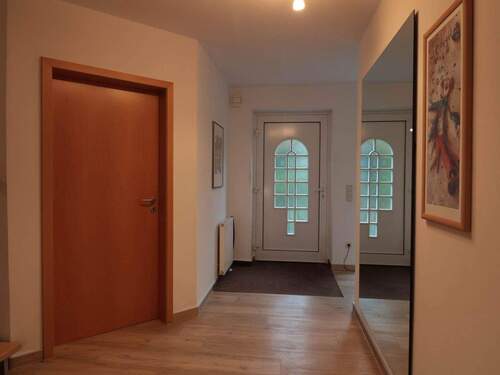 Diele mit Haustür - 