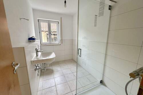 Badezimmer mit Fenster - 