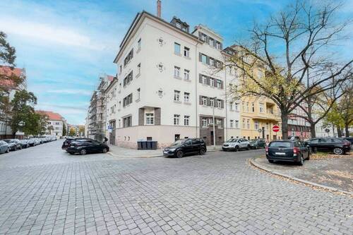 Vorderansicht - Wohnen unterm Dach - stillvolle 2-Zimmer-Oase mit Einbauküche & Investmentpotenzial