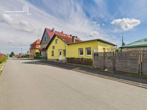 Hausansichten - Familien aufgepasst: 2 Wohnhäuser zum Preis von einem zu verkaufen