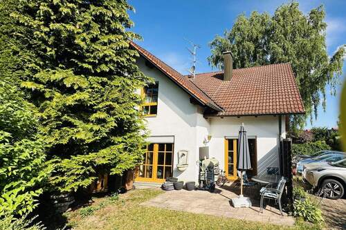 Hausansicht - gemütliche DHH in Waal - 465.000,00&nbsp;EUR Kaufpreis, ca.&nbsp; 121,00&nbsp;m&sup2;&nbsp;Wohnfl&auml;che