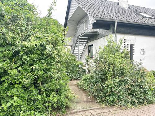 Außenansicht - 4-Zimmer-Mietwohnung in Nähe der Eilenriede mit Balkon und Stellplatz
