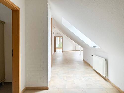 Flur - 4 Zimmer Etagenwohnung zur Miete in Hannover