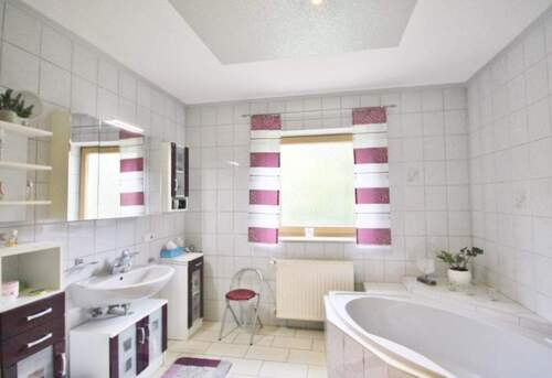 Tageslichtbadezimmer (EG) - 