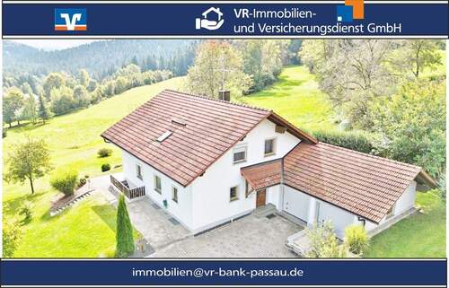 Hausansicht - 'Privilegiert leben in naturnaher Wohnlage' - Charmantes Familiendomizil mit großem Grundstück und fantastischem Weitblick